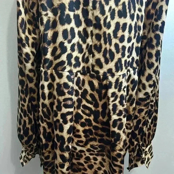 Vince Camuto animal print long  sleeve blouse size M - Picture 6 of 6